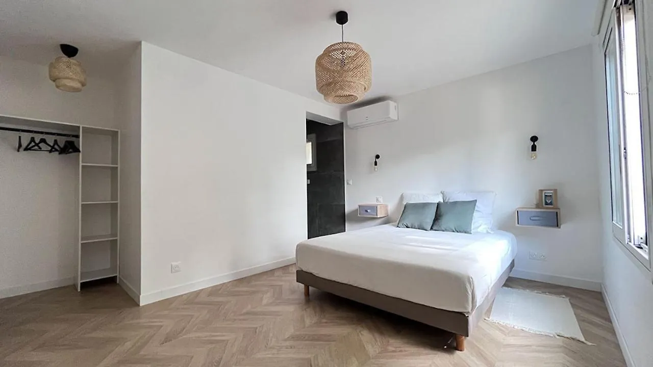 Gasthof Villa Holistika : Bed And Breakfast / Pool / Air Conditioning/ Mont Faron Toulon Frankreich